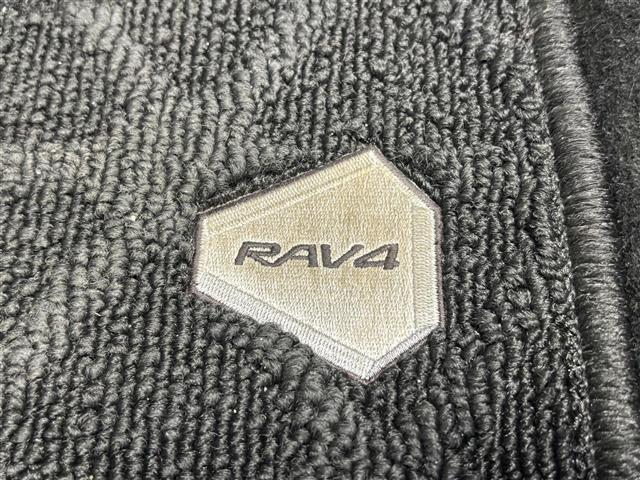 ＲＡＶ４ Ｇ　純正９インチナビ（フルセグ／ＢＴ／ＣＤ／ＤＶＤ）／レーダークルーズコントロール／バックカメラ／ＢＳＭ／コーナーセンサー／衝突軽減／電動リア／レザーシート／メモリ付きパワーシート／ステアリングヒーター（37枚目）