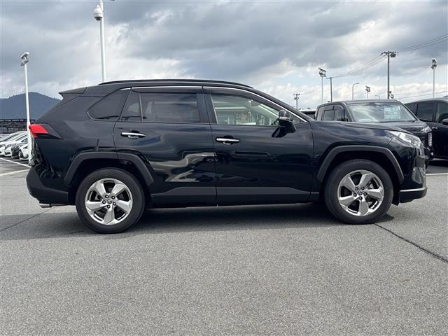 ＲＡＶ４ Ｇ　純正９インチナビ（フルセグ／ＢＴ／ＣＤ／ＤＶＤ）／レーダークルーズコントロール／バックカメラ／ＢＳＭ／コーナーセンサー／衝突軽減／電動リア／レザーシート／メモリ付きパワーシート／ステアリングヒーター（40枚目）