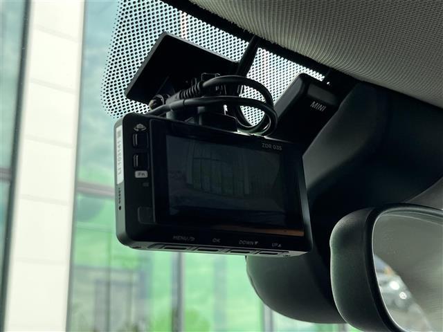 ＭＩＮＩ クーパー　純正ナビ　純正シート　バックモニター　ＥＴＣ　アイドリングストップ　ＬＥＤヘッドライト　オートライト　純正１５インチＡＷ　プッシュスタート　スペアキー１本　前後ドライブレコーダー　［ＺＤＲ－０３５］（6枚目）