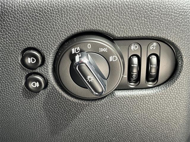 ＭＩＮＩ クーパー　純正ナビ　純正シート　バックモニター　ＥＴＣ　アイドリングストップ　ＬＥＤヘッドライト　オートライト　純正１５インチＡＷ　プッシュスタート　スペアキー１本　前後ドライブレコーダー　［ＺＤＲ－０３５］（13枚目）