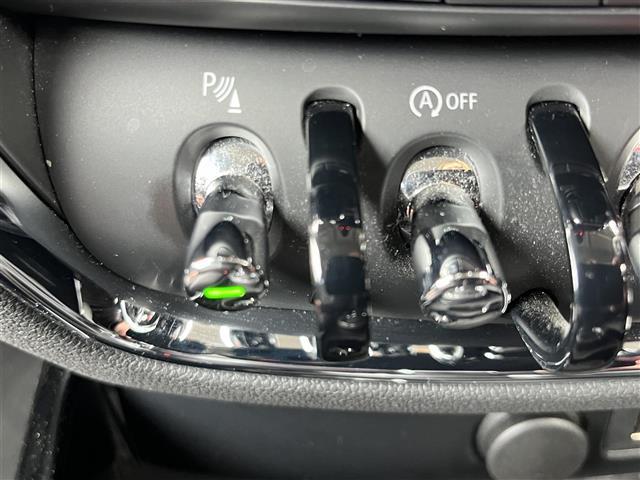 ＭＩＮＩ クーパーＤ　クラブマン　ワンオーナー　前後ドライブレコーダー　［ＺＤＲ－０３５］　純正ナビ純正シート　［ハーフレザー］　純正１７ＡＷ　純正ミラー型ＥＴＣ　バックモニター　パーキングアシスト　ＬＥＤヘッドライト　スペアキー（7枚目）