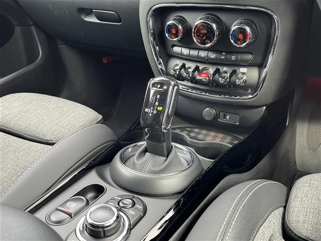 ＭＩＮＩ クーパーＤ　クラブマン　ワンオーナー　前後ドライブレコーダー　［ＺＤＲ－０３５］　純正ナビ純正シート　［ハーフレザー］　純正１７ＡＷ　純正ミラー型ＥＴＣ　バックモニター　パーキングアシスト　ＬＥＤヘッドライト　スペアキー（26枚目）