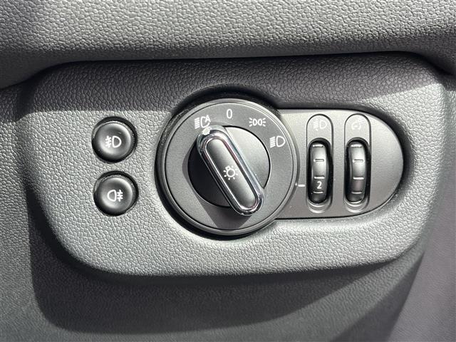 ＭＩＮＩ クーパーＤ　クラブマン　ワンオーナー　前後ドライブレコーダー　［ＺＤＲ－０３５］　純正ナビ純正シート　［ハーフレザー］　純正１７ＡＷ　純正ミラー型ＥＴＣ　バックモニター　パーキングアシスト　ＬＥＤヘッドライト　スペアキー（27枚目）