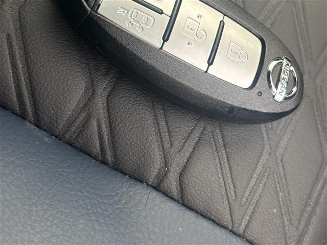 セレナ ｅ－パワー　オーテック　スポーツスペック　アルパイン１１型ナビ　１２．８型フリップダウンモニター　ナビ連動前後ドライブレコーダー　インテリジェントルームミラー　プロパイロット　ステアリングヒーター　シートヒーター　専用革シート　両側パワスラ（23枚目）