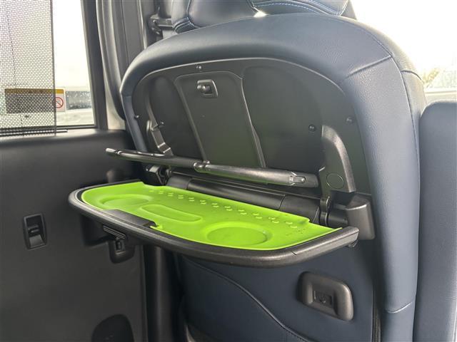 セレナ ｅ－パワー　オーテック　スポーツスペック　アルパイン１１型ナビ　１２．８型フリップダウンモニター　ナビ連動前後ドライブレコーダー　インテリジェントルームミラー　プロパイロット　ステアリングヒーター　シートヒーター　専用革シート　両側パワスラ（32枚目）