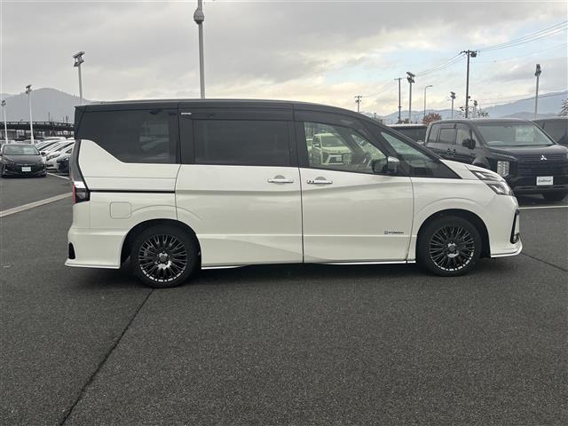 セレナ ｅ－パワー　オーテック　スポーツスペック　アルパイン１１型ナビ　１２．８型フリップダウンモニター　ナビ連動前後ドライブレコーダー　インテリジェントルームミラー　プロパイロット　ステアリングヒーター　シートヒーター　専用革シート　両側パワスラ（41枚目）