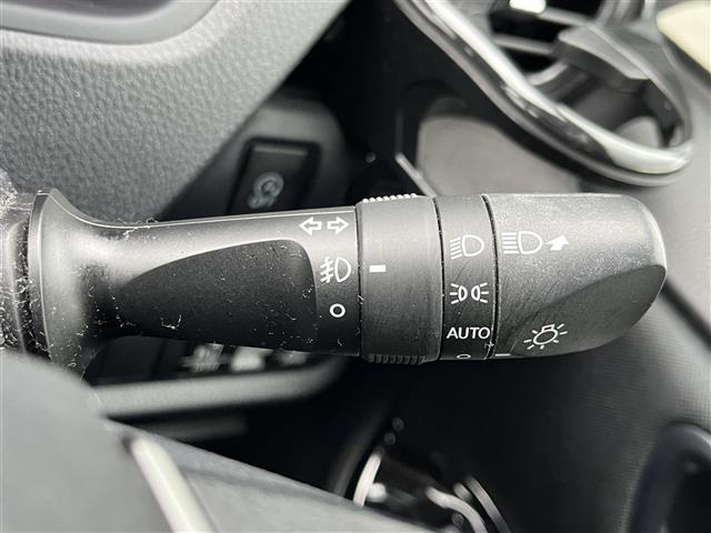 ヴォクシー ＺＳ　煌ＩＩ　ＡＬＰＩＮＥナビ（フルセグ／ＢＴ／ＣＤ／ＤＶＤ）／フリップダウンモニター／クルーズコントロール／バックカメラ／コーナーセンサー／衝突軽減／レーンキープ／後席サンシェード／両側パワスラ／ＥＴＣ／純正ＡＷ（12枚目）