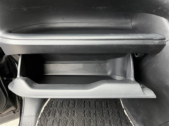 ヴォクシー ＺＳ　煌ＩＩ　ＡＬＰＩＮＥナビ（フルセグ／ＢＴ／ＣＤ／ＤＶＤ）／フリップダウンモニター／クルーズコントロール／バックカメラ／コーナーセンサー／衝突軽減／レーンキープ／後席サンシェード／両側パワスラ／ＥＴＣ／純正ＡＷ（30枚目）