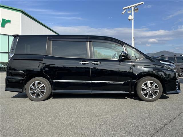 ヴォクシー ＺＳ　煌ＩＩ　ＡＬＰＩＮＥナビ（フルセグ／ＢＴ／ＣＤ／ＤＶＤ）／フリップダウンモニター／クルーズコントロール／バックカメラ／コーナーセンサー／衝突軽減／レーンキープ／後席サンシェード／両側パワスラ／ＥＴＣ／純正ＡＷ（38枚目）