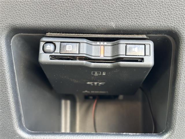 タント カスタムＸ　トップエディションＶＳ　ＳＡＩＩＩ　純正ナビ（フルセグ／ＢＴ／ＣＤ／ＤＶＤ）／全方位／コーナーセンサー／衝突軽減／レーンキープ／両側パワースライドドア／ハーフレザーシート／シートヒーター／後席サンシェード／ＬＥＤ／ドラレコ／ＥＴＣ（11枚目）