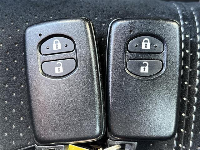 アクア Ｇ　Ｇ’ｓ　純正７インチナビ／クルーズコントロール／バックカメラ／横滑り防止／ハーフレザーシート／シートヒーター／オートライト／ＬＥＤヘッドライト／電動格納ミラー／ドラレコ／ＥＴＣ／純正ＡＷ／スペアキー（8枚目）