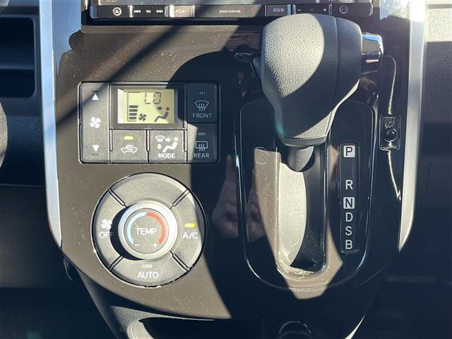 タント カスタムX トップエディションSAII carrozzeriaナビ(フルセグ/BT/CD/DVD)/バックカメラ/衝突軽減/コーナーセンサー/片側パワスラ/後席サンシェード/ハーフレザー/LEDヘッドライト/前後ドラレコ/ETC/純正AW(12枚目)