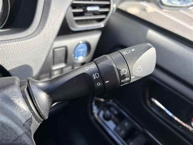 ヴォクシー ハイブリッドZS 煌III carrozzeria9インチナビ(フルセグ/BT/CD/DVD)/クルーズコントロール/バックカメラ/コーナーセンサー/衝突軽減/両側パワスラ/ハーフレザー/後席サンシェード/シートヒーター(10枚目)