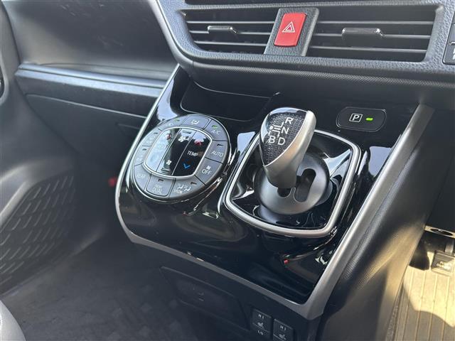 ヴォクシー ハイブリッドZS 煌III carrozzeria9インチナビ(フルセグ/BT/CD/DVD)/クルーズコントロール/バックカメラ/コーナーセンサー/衝突軽減/両側パワスラ/ハーフレザー/後席サンシェード/シートヒーター(24枚目)