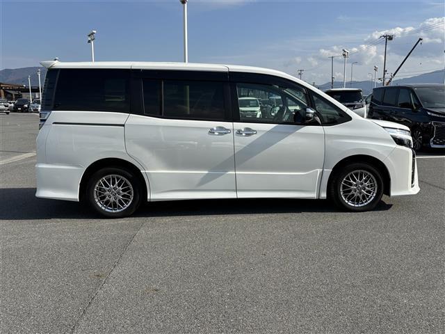 ヴォクシー ハイブリッドZS 煌III carrozzeria9インチナビ(フルセグ/BT/CD/DVD)/クルーズコントロール/バックカメラ/コーナーセンサー/衝突軽減/両側パワスラ/ハーフレザー/後席サンシェード/シートヒーター(37枚目)