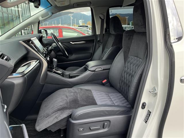 アルファード 2.5S Cパッケージ 純正ナビ バックモニター サイドモニター JBLサウンド HDMI フルセグテレビ サンルーフ フリップダウンモニター ステアリングヒーター シートヒーター ハーフレザーシート トヨタ―セーフティー(34枚目)