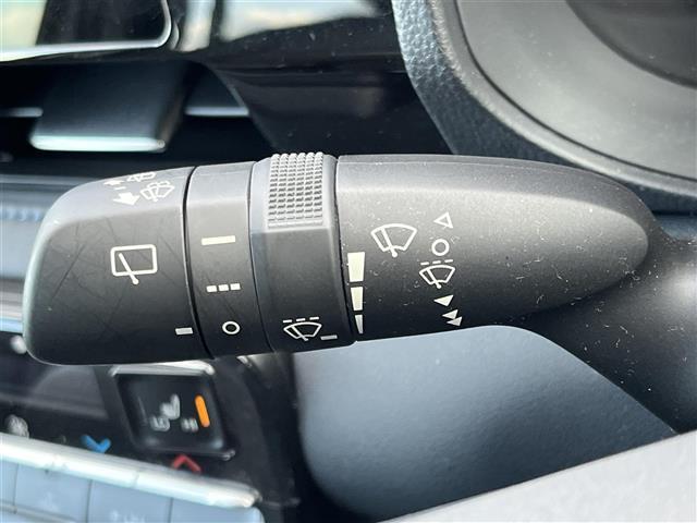 ヴォクシー S-Z 純正10.5インチディスプレイオーディオ(TV/BT)/純正フリップダウン/レーダークルーズコントロール/バックカメラ/BSM/両側パワスラ/電動リア/ハーフレザー/シートヒーター/後席サンシェード(24枚目)