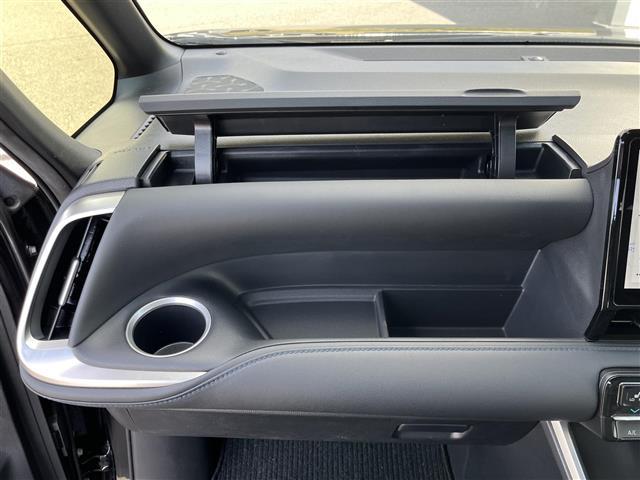 ヴォクシー S-Z 純正10.5インチディスプレイオーディオ(TV/BT)/純正フリップダウン/レーダークルーズコントロール/バックカメラ/BSM/両側パワスラ/電動リア/ハーフレザー/シートヒーター/後席サンシェード(31枚目)