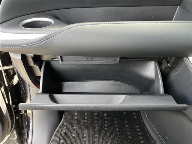 ヴォクシー S-Z 純正10.5インチディスプレイオーディオ(TV/BT)/純正フリップダウン/レーダークルーズコントロール/バックカメラ/コーナーセンサー/両側パワスラ/後席サンシェード/ハーフレザー/シートヒーター(31枚目)