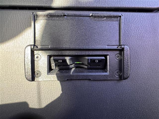 ロードスター Ｓスペシャルパッケージ　６速ＭＴ　純正マツダコネクト　純正フルセグナビ　純正１６ＡＷ　フロント左右シートヒーター　バックカメラ　ＥＴＣ　オートライト　ＬＥＤヘッドライト　フォグランプ　クルーズコントロール（6枚目）