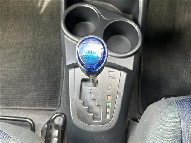 アクア Ｓ　ＥＣＬＩＰＳＥナビ（フルセグ／ＢＴ／ＣＤ／ＤＶＤ）／横滑り防止／オートライト／電動格納ミラー／プッシュスタート／オートエアコン／ＥＴＣ／純正ホイールキャップ／スマートキー／保証書（4枚目）