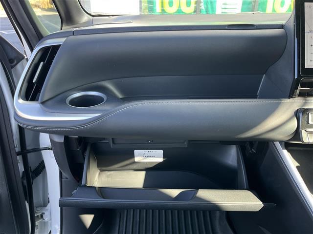 ノア ハイブリッドＳ－Ｚ　１０．５インチ純正ナビ　ＨＤＭＩ　ｂｌｕｅｔｏｏｔｈ　フルセグテレビ　アラウンドビューモニター１３．２純正後席モニター　ＥＴＣ２．０　ハーフレザー　両側パワースライド　１５００Ｗ　インテリジェントミラ（32枚目）