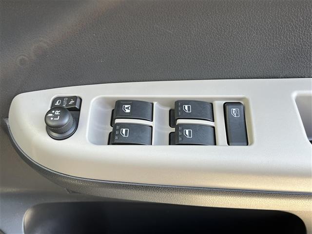 パッソ モーダ　Ｓ　純正ナビ（フルセグ／ＢＴ／ＣＤ／ＤＶＤ）／バックカメラ／後方コーナーセンサー／衝突軽減／レーンキープ／ＬＥＤヘッドライト／オートライト／ステアリングスイッチ／電動格納ミラー／前方ドラレコ／ＥＴＣ２．０（11枚目）