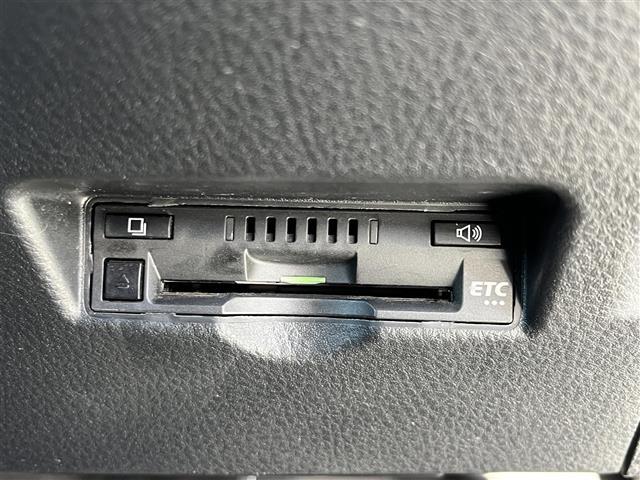 Ｃ－ＨＲ Ｇ　純正ナビ（フルセグ／ＢＴ／ＣＤ／ＤＶＤ）／ＴＲＤエアロ／レーダークルーズコントロール／バックカメラ／ＢＳＭ／コーナーセンサー／衝突軽減／レーンキープ／ハーフレザー／シートヒーター／ＥＴＣ／純正ＡＷ（5枚目）