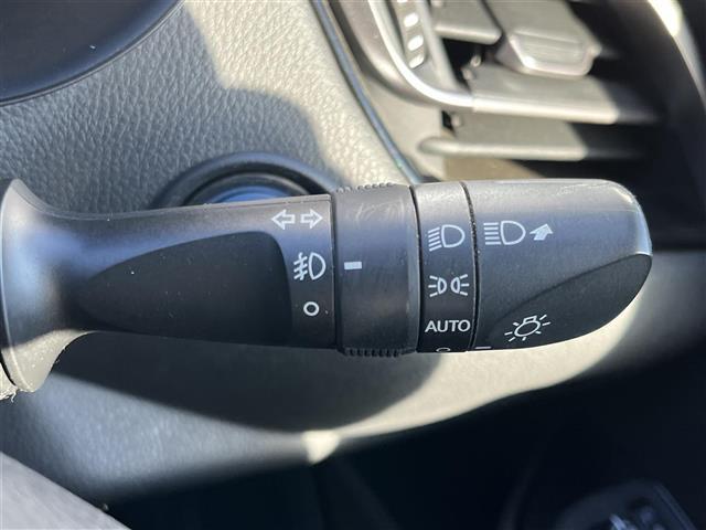 Ｃ－ＨＲ Ｇ　純正ナビ（フルセグ／ＢＴ／ＣＤ／ＤＶＤ）／ＴＲＤエアロ／レーダークルーズコントロール／バックカメラ／ＢＳＭ／コーナーセンサー／衝突軽減／レーンキープ／ハーフレザー／シートヒーター／ＥＴＣ／純正ＡＷ（12枚目）