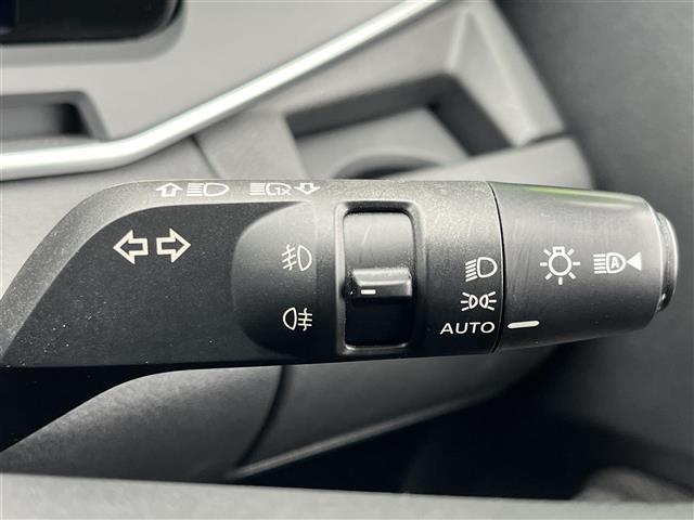 オーラ Ｇ　純正９インチナビ（フルセグ／ＢＴ／ＣＤ／ＤＶＤ）／アラウンドビューモニター／ＢＳＭ／コーナーセンサー／衝突軽減／レーンキープ／ハーフレザーシート／シートヒーター／ステアリングヒーター／ＥＴＣ／純正ＡＷ（10枚目）