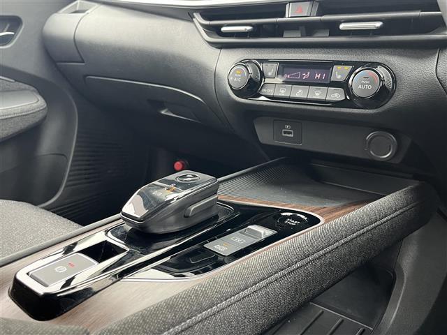 オーラ Ｇ　純正９インチナビ（フルセグ／ＢＴ／ＣＤ／ＤＶＤ）／アラウンドビューモニター／ＢＳＭ／コーナーセンサー／衝突軽減／レーンキープ／ハーフレザーシート／シートヒーター／ステアリングヒーター／ＥＴＣ／純正ＡＷ（28枚目）