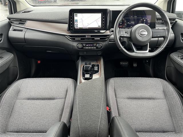 オーラ Ｇ　純正９インチナビ（フルセグ／ＢＴ／ＣＤ／ＤＶＤ）／アラウンドビューモニター／ＢＳＭ／コーナーセンサー／衝突軽減／レーンキープ／ハーフレザーシート／シートヒーター／ステアリングヒーター／ＥＴＣ／純正ＡＷ（42枚目）