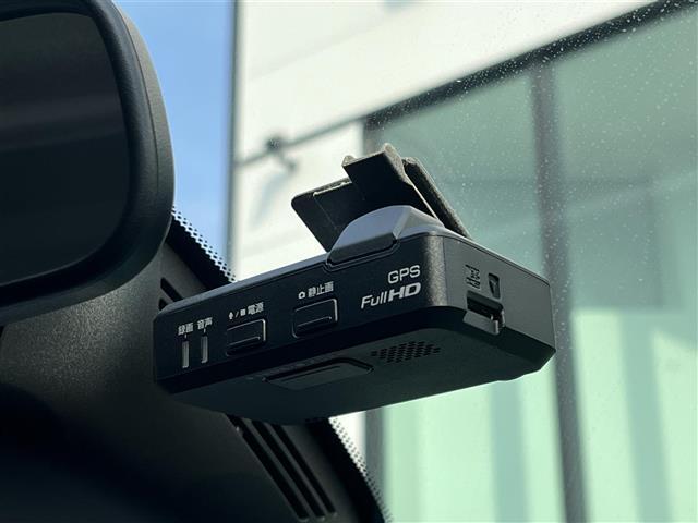 セレナ ハイウェイスター　Ｖセレクション　純正ディーラーナビ　フリップダウンモニター　アラウンドビューモニター　フルセグ　両側パワースライドドア　ビルトインＥＴＣ　エマージェンシーブレーキ　車線逸脱警報　コーナーセンサー　ＬＥＤヘッドライト（7枚目）