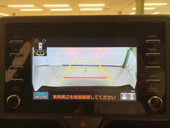 【バックカメラ】で駐車時に後方確認もできますので、大きな車の運転で不安な方も安心してお乗りいただけます！ 4