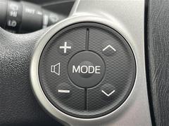 【ステアリングスイッチ】手元のボタンから、オーディオやナビなどの操作ができるので、よそ見をせずに安全に運転に集中できます！／／ 7