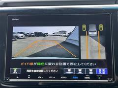 【全方位モニター】まるでクルマを真上から見下ろしたかのような視点で駐車をサポートします！クルマの斜め後ろや真横など、前後左右の４つのカメラの映像が合成されて、モニターに映し出されます。 3