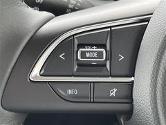 【ステアリングスイッチ】手元のボタンから、オーディオやナビなどの操作ができるので、よそ見をせずに安全に運転に集中できます！／／ 4