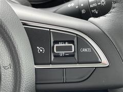 【ステアリングスイッチ】手元のボタンから、オーディオやナビなどの操作ができるので、よそ見をせずに安全に運転に集中できます！／／ 5