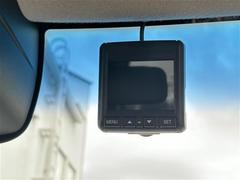 【ドライブレコーダー】映像・音声などの運転中の記録を残します。事故などを起こした起こされた時の証拠になりえますので、もしも時でも安心ですね。 6