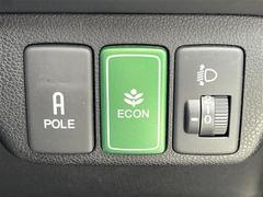 【ＥＣＯＮモード（イーコン）】クルマの動きを管理するシステムです。燃費を優先に自動制御されるもので、低燃費走行を自然にできるようになります。／／ 7