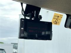 【ドライブレコーダー】映像・音声などの運転中の記録を残します。事故などを起こした起こされた時の証拠になりえますので、もしも時でも安心ですね。／／ 7