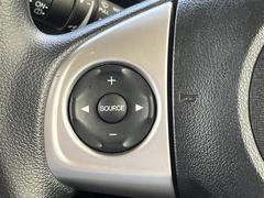 【ステアリングリモコン】手元のボタンから、オーディオやナビなどの操作ができるので、よそ見をせずに安全に運転に集中できます！／／ 7