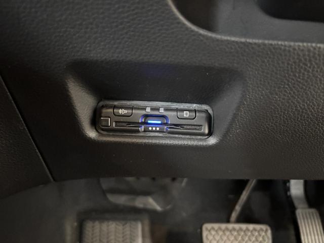 フィット ｅ：ＨＥＶモデューロＸ　ユーザー買取車　Ｍｏｄｕｌｏ１６ＡＷ　純正ナビ　Ｂｌｕｅｔｏｏｔｈ　ＴＶフルセグ　ＡＵＸ　バックカメラ　電動パーキング　ＡＣＣ　クリアランスソナー　ＥＴＣ　前後ドラレコ　前席シートヒーター（39枚目）
