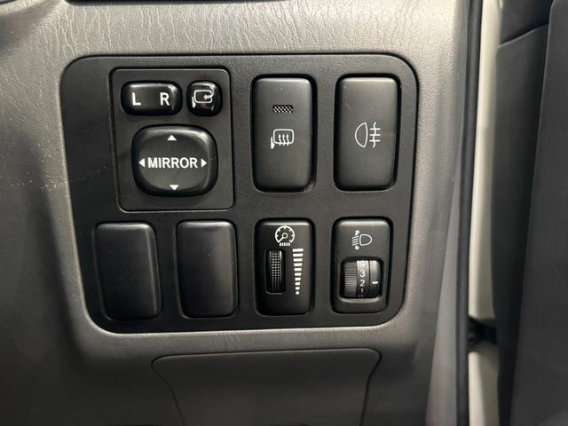 ランドクルーザープラド ＴＸリミテッド　ユーザー買取　４ＷＤ　バックカメラ　ナビ　ＴＶ　アルミホイール　キーレスエントリー　電動格納ミラー　ＡＴ　盗難防止システム　衝突安全ボディ　ブルーレイ　Ｂｌｕｅｔｏｏｔｈ　３列シート　ＡＢＳ　エアコン（8枚目）