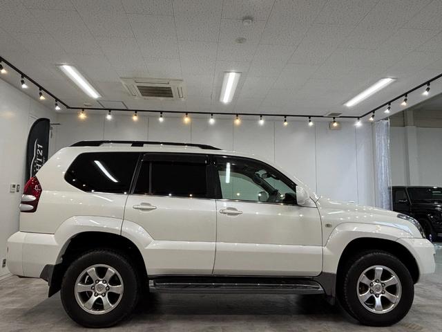 ランドクルーザープラド ＴＸリミテッド　ユーザー買取　４ＷＤ　バックカメラ　ナビ　ＴＶ　アルミホイール　キーレスエントリー　電動格納ミラー　ＡＴ　盗難防止システム　衝突安全ボディ　ブルーレイ　Ｂｌｕｅｔｏｏｔｈ　３列シート　ＡＢＳ　エアコン（15枚目）