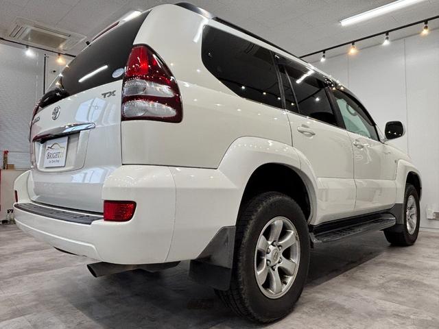 ランドクルーザープラド ＴＸリミテッド　ユーザー買取　４ＷＤ　バックカメラ　ナビ　ＴＶ　アルミホイール　キーレスエントリー　電動格納ミラー　ＡＴ　盗難防止システム　衝突安全ボディ　ブルーレイ　Ｂｌｕｅｔｏｏｔｈ　３列シート　ＡＢＳ　エアコン（16枚目）
