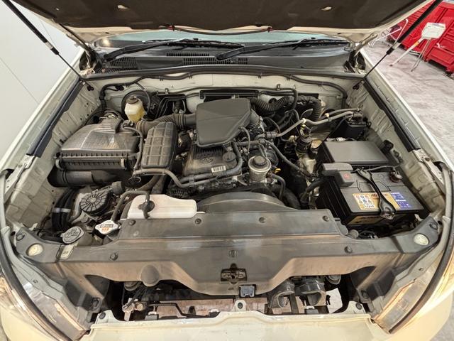 ランドクルーザープラド ＴＸリミテッド　ユーザー買取　４ＷＤ　バックカメラ　ナビ　ＴＶ　アルミホイール　キーレスエントリー　電動格納ミラー　ＡＴ　盗難防止システム　衝突安全ボディ　ブルーレイ　Ｂｌｕｅｔｏｏｔｈ　３列シート　ＡＢＳ　エアコン（19枚目）
