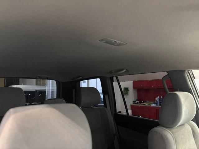 ランドクルーザープラド ＴＸリミテッド　ユーザー買取　４ＷＤ　バックカメラ　ナビ　ＴＶ　アルミホイール　キーレスエントリー　電動格納ミラー　ＡＴ　盗難防止システム　衝突安全ボディ　ブルーレイ　Ｂｌｕｅｔｏｏｔｈ　３列シート　ＡＢＳ　エアコン（23枚目）