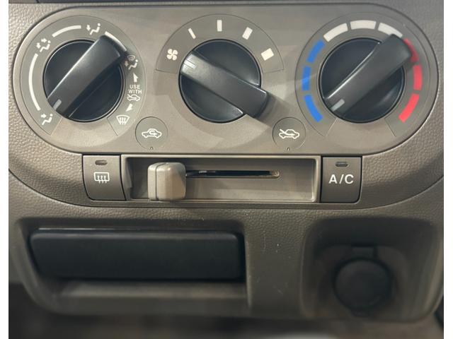 アルト アルト誕生30年記念車 ユーザー買取 キーレスエントリー MT 盗難防止システム CD 衝突安全ボディ エアコン パワーステアリング パワーウィンドウ(5枚目)