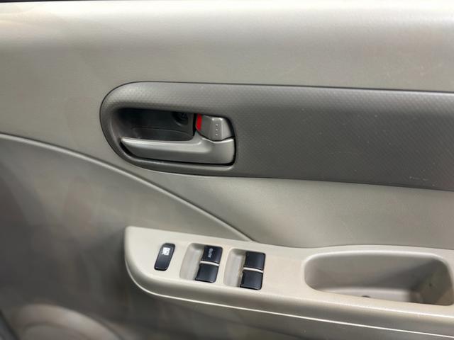 アルト アルト誕生30年記念車 ユーザー買取 キーレスエントリー MT 盗難防止システム CD 衝突安全ボディ エアコン パワーステアリング パワーウィンドウ(6枚目)